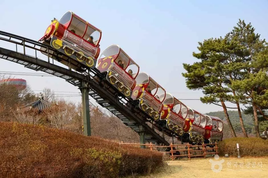 충남_예산_예당호 모노레일_외부_2.jpg