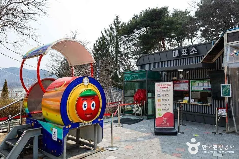 충남_예산_예당호 모노레일_내부_1.jpg