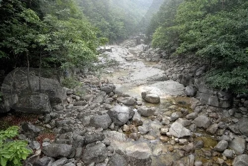 산, 계곡, 바다를 아우르는 여행