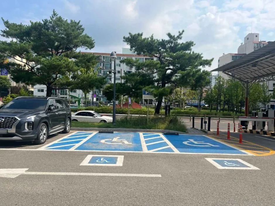 만석공원_장애인주차장
