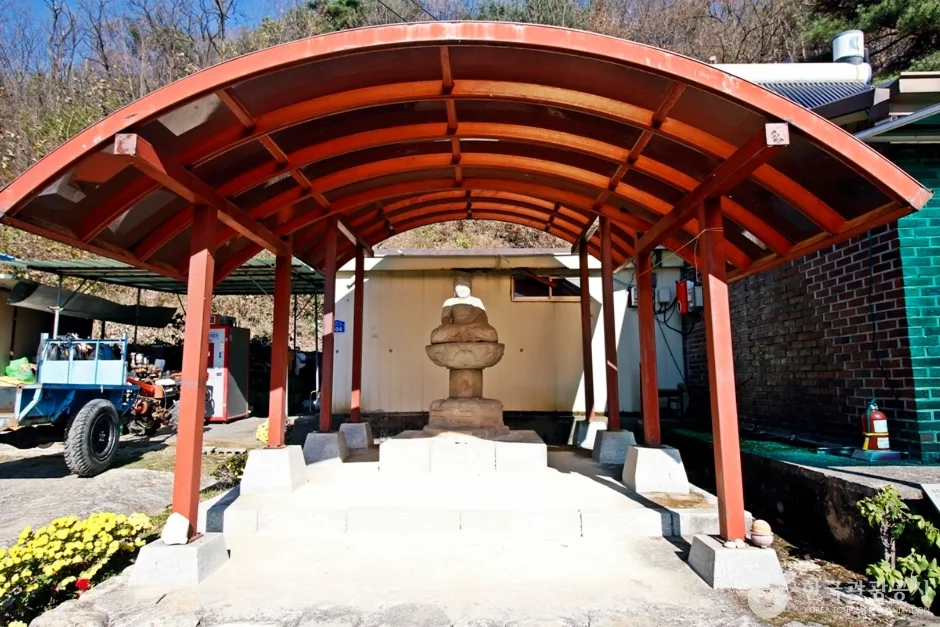 충주 오갑사지 석조여래좌상 (3)