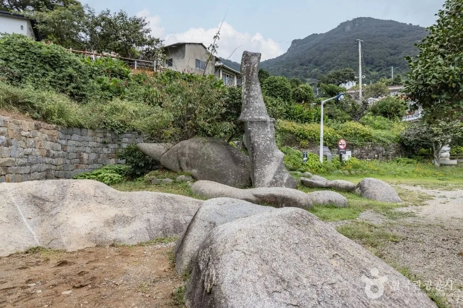 남해가천암수바위