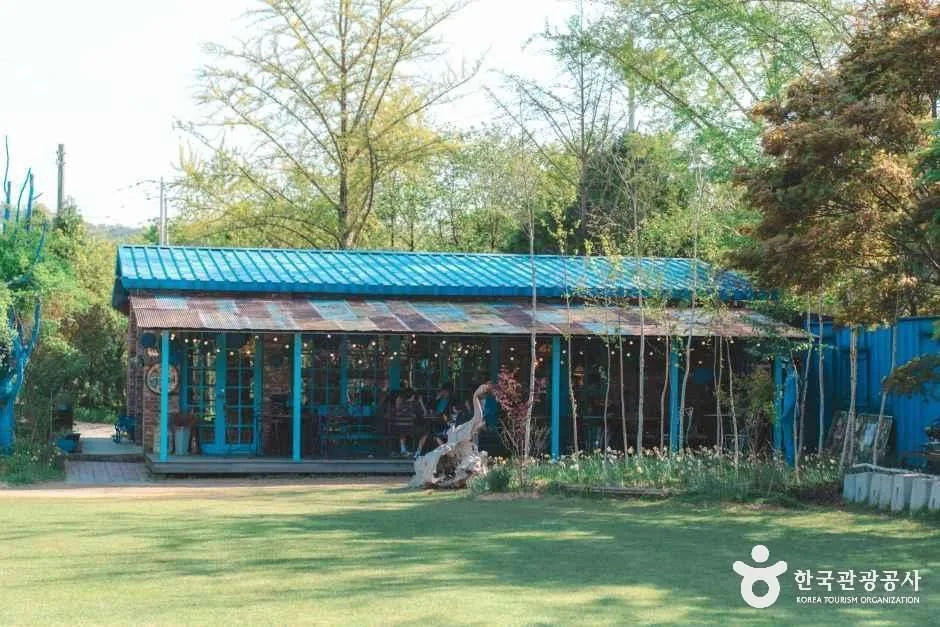 충남_당진_아미미술관_카페1.jpg