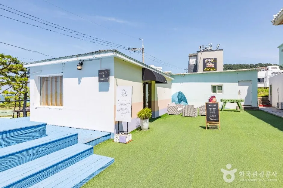 제주_전이수갤러리 걸어가는늑대들 (6).jpg