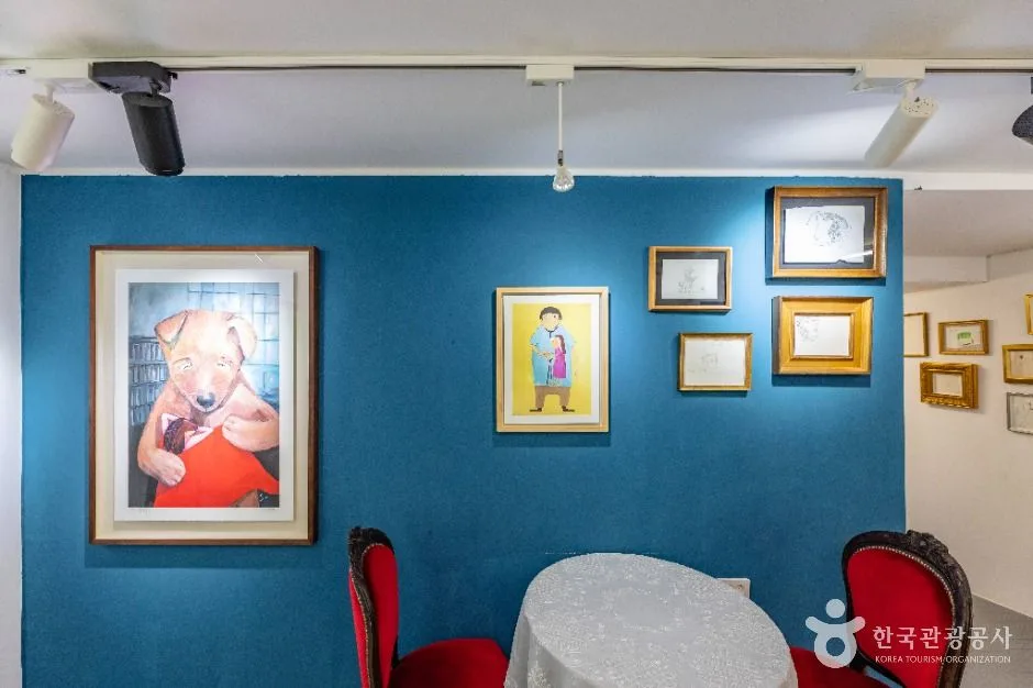 제주_전이수갤러리 걸어가는늑대들 (1).jpg