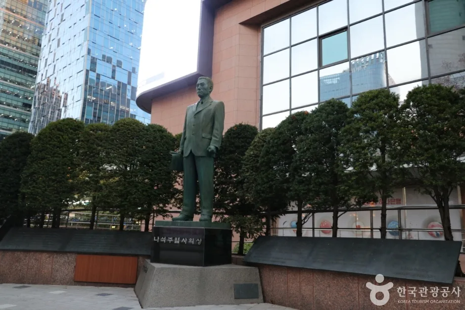 나석주의사동상 (3)