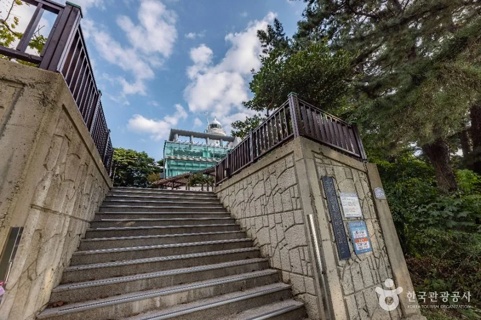 울릉_도동등대(행남등대) (1)