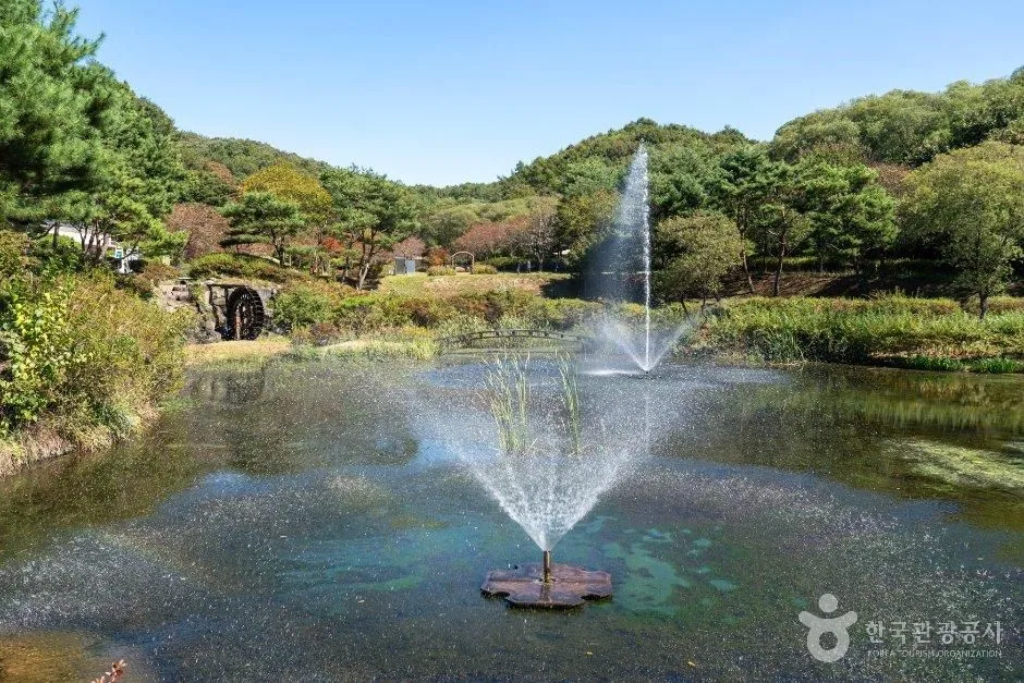 3층 목탑과 너른 들녘, 진천에서 즐기는 가을 나들이_충북_진천_만뢰산생태공원_5.jpg