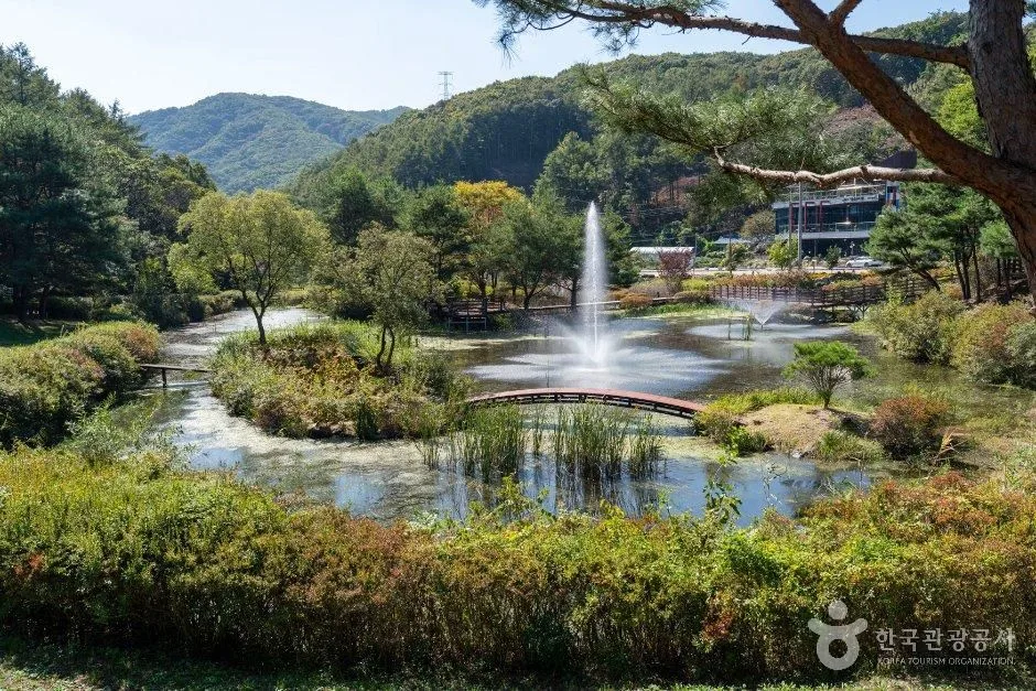 3층 목탑과 너른 들녘, 진천에서 즐기는 가을 나들이_충북_진천_만뢰산생태공원_9.jpg