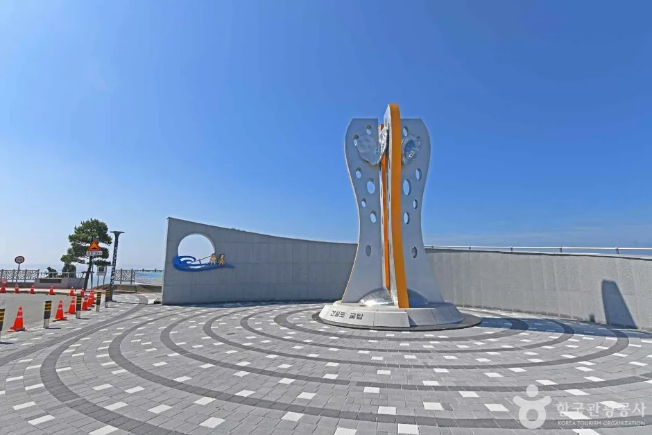 간월도 어리굴젓 기념탑 (2)