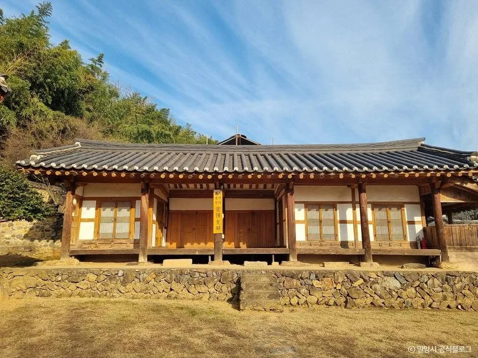 경남_밀양_밀양향교_외부_7.jpg