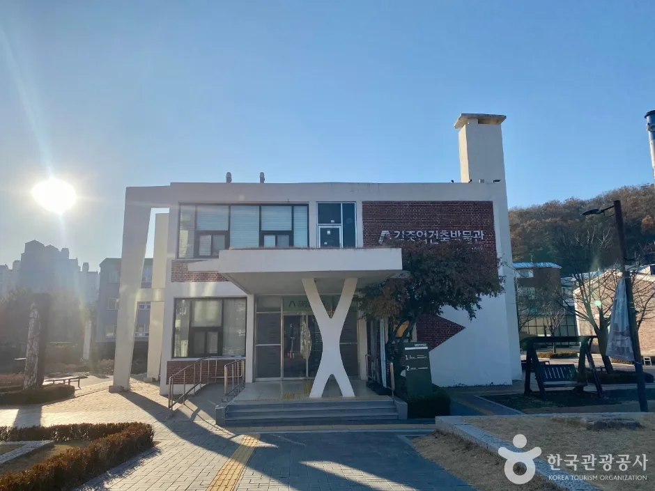 경기_안양_김중업 건축박물관_내부_5.jpg