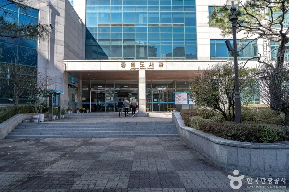 성남시 중원도서관 (3)