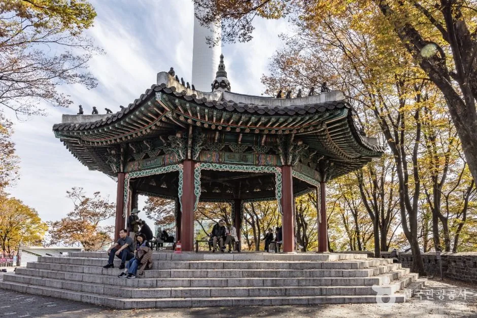 남산 팔각정