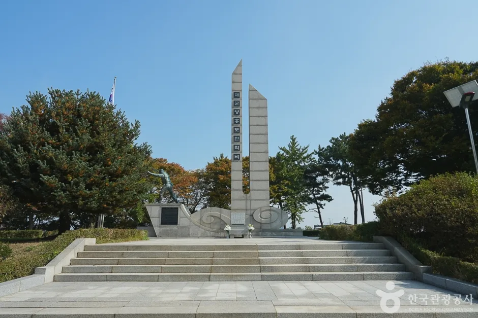 해군영흥도 전적비