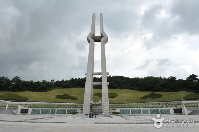 전남광주_국립5·18민주묘지 (1).jpg