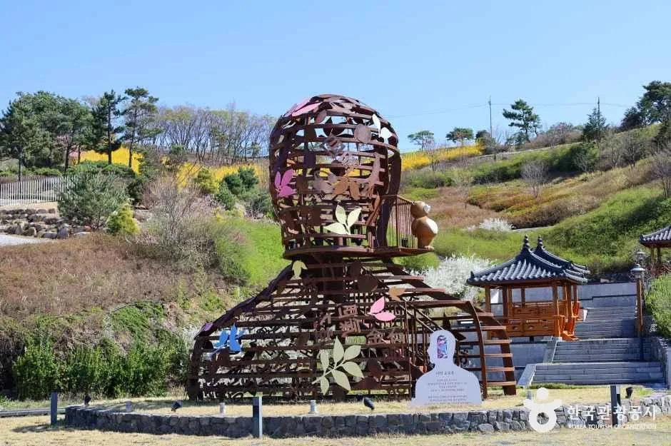 경북_영천_영천한의마을_내부_1.jpg