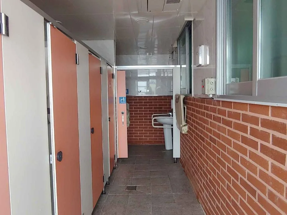 곡성기차마을생태학습관_장애인화장실문