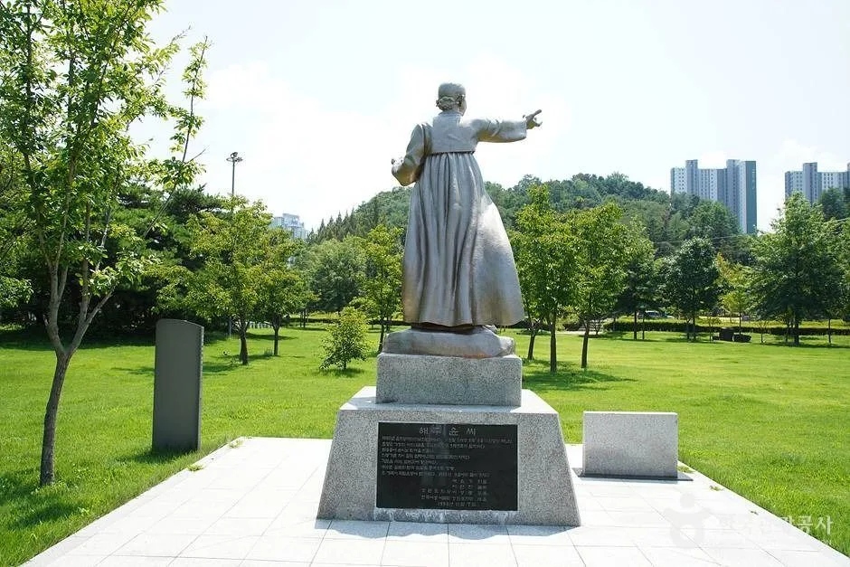 윤희순의사 동상 (02)