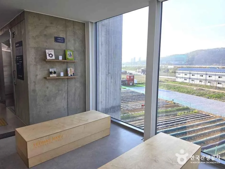 충남_아산_아산시 이순신관광체험센터 여해나루_내부_5.jpg