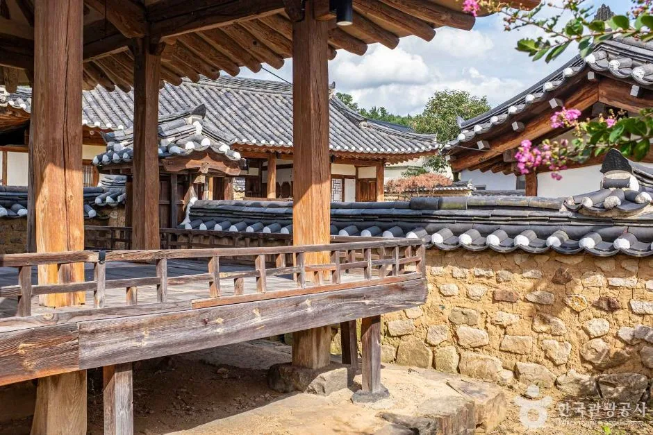 조선 고택의 멋부터 신비의 돌까지, 기품 넘치는 영천 여행_경북_영천_영천 만취당 고택_3.jpg