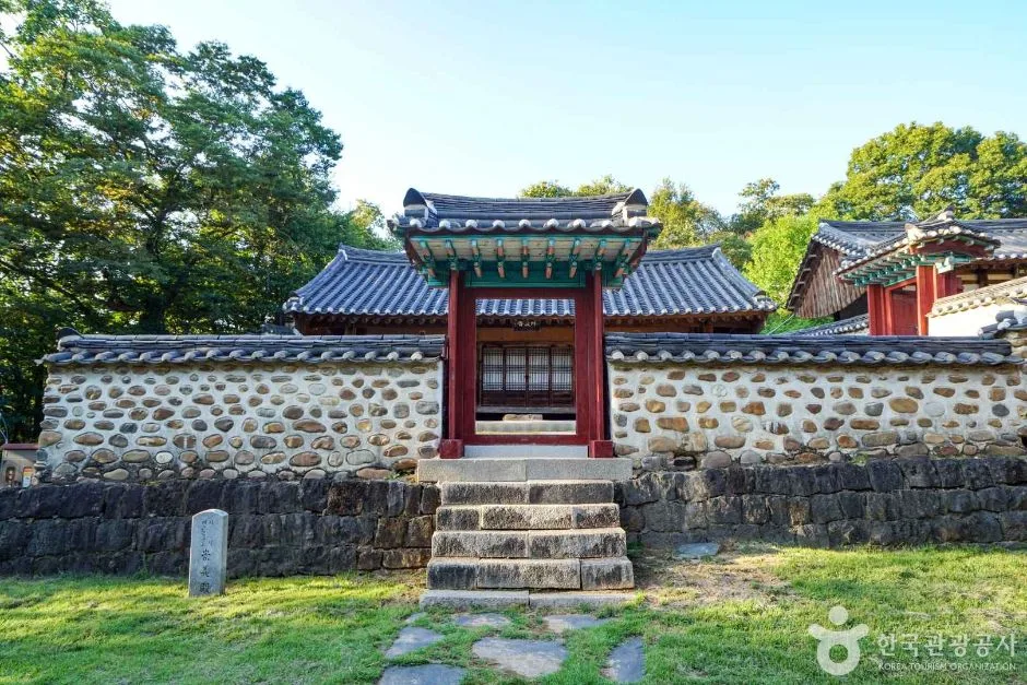 경기_연천_숭의전지_외부_3.jpg