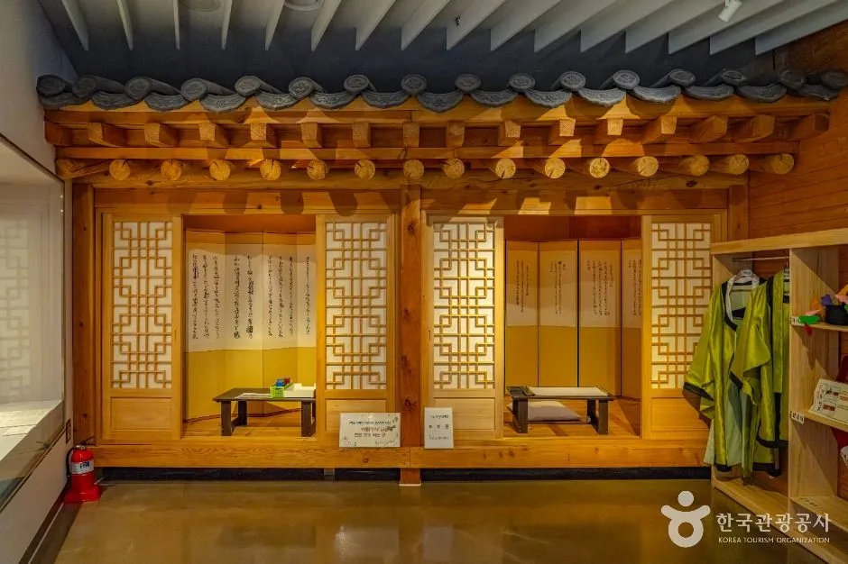 전남_나주_백호문학관 외부_2.jpg