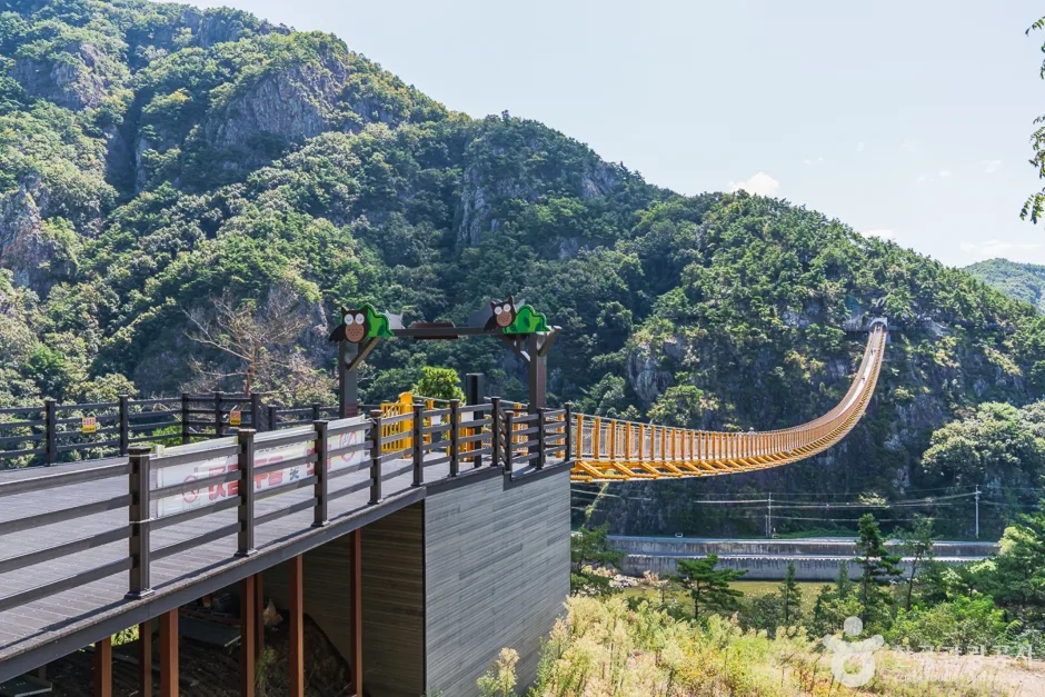 충남_금산_월영산출렁다리_외부_1.jpg