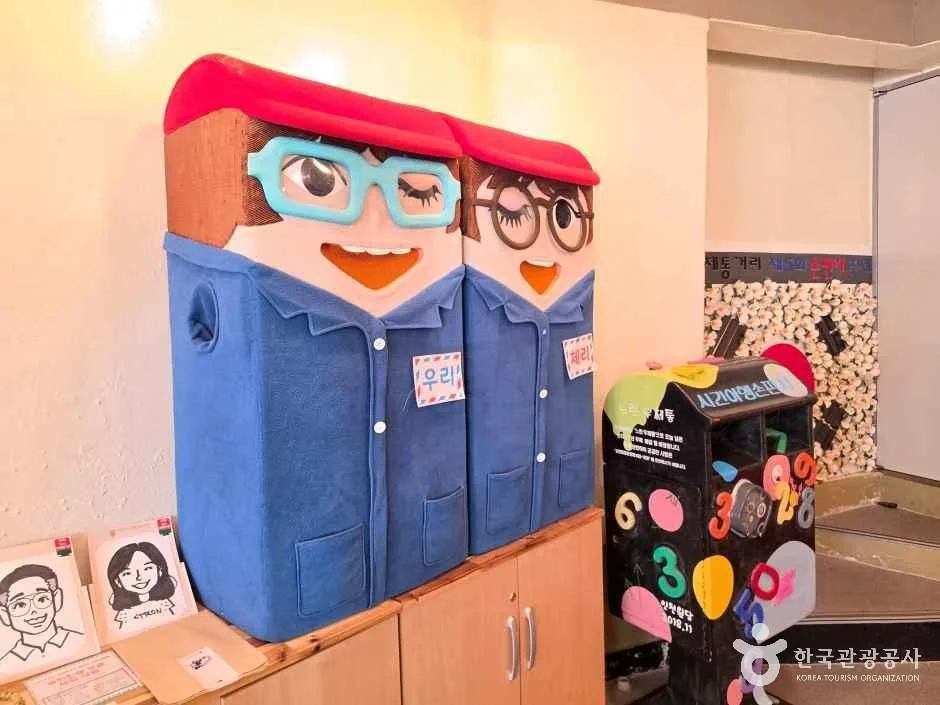 전북_군산_우체통거리 홍보관_외부_3.jpg