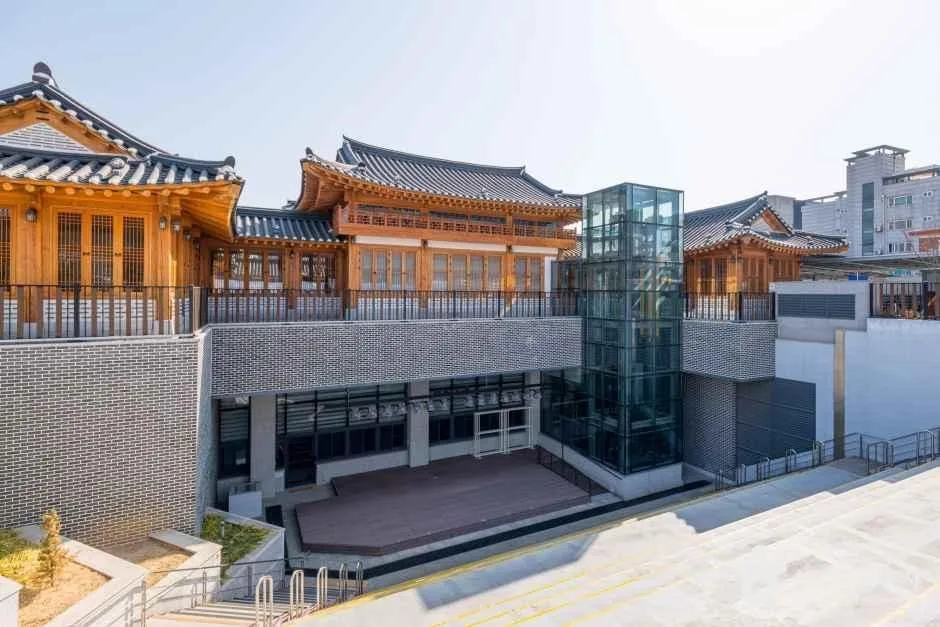경기_수원_정조테마공연장_외부_2.jpg