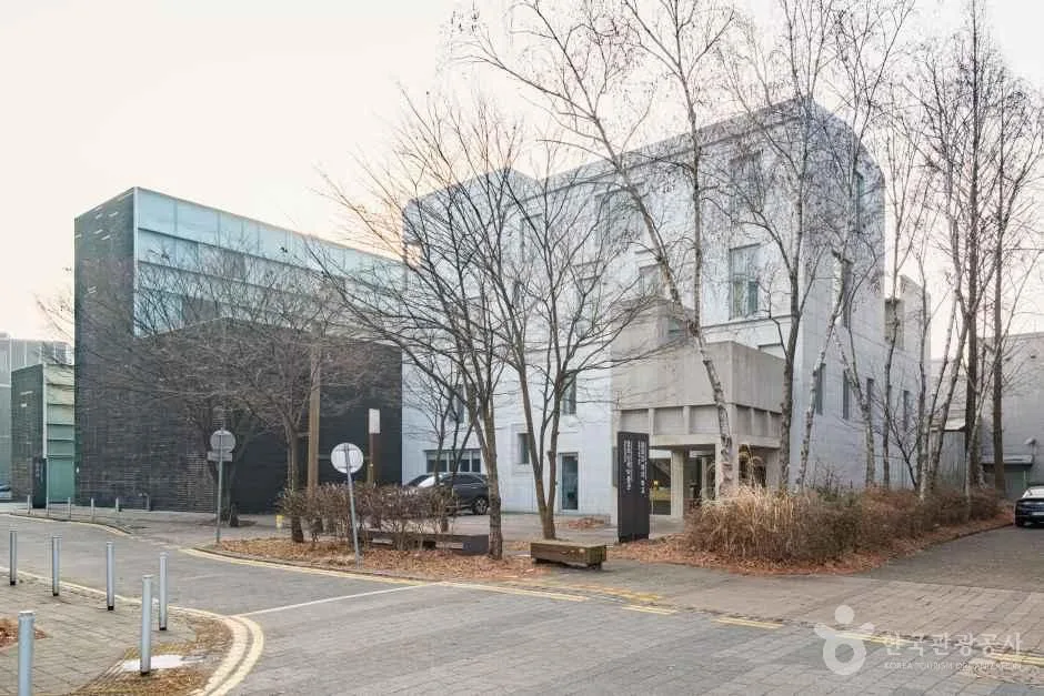 파주_열화당책박물관_외부.jpg