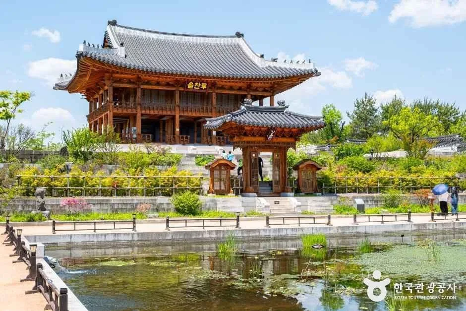 세종_세종_국립세종수목원_주인공처럼 화려한 자태를 뽐내는 양귀비_7.jpg