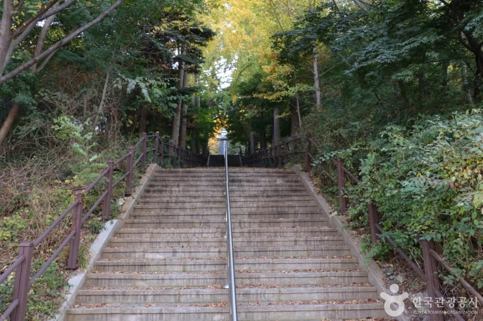 반공 청년운동 순국 열사 기념비 (2)