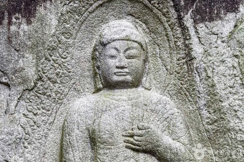 경북_경주_경주 율동 마애여래삼존입상 (9)