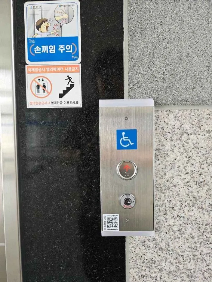 한반도습지생태문화관_1층여성화장실_자동문
