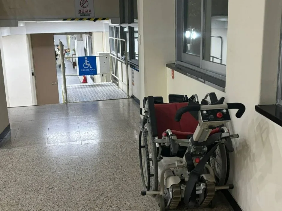 성신여자대학교_ 엘레베이터 복도