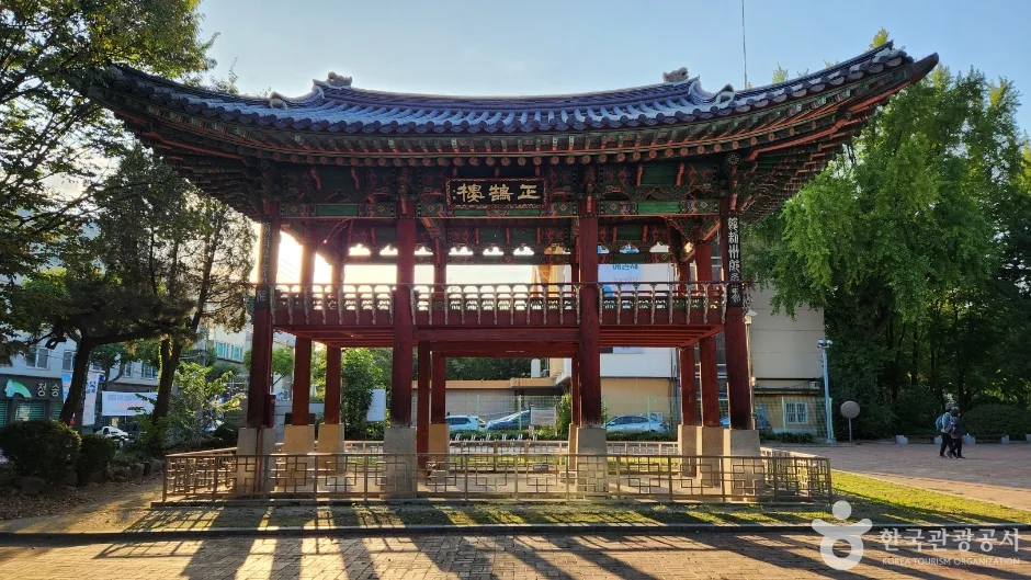성안길 골목마다 피어나는 천년의 숨결, 청주 원도심 역사 여행_충북_청주_청주중앙공원_7.jpg