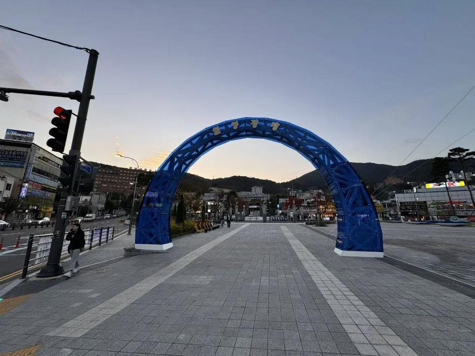 월영광장_입구 전경