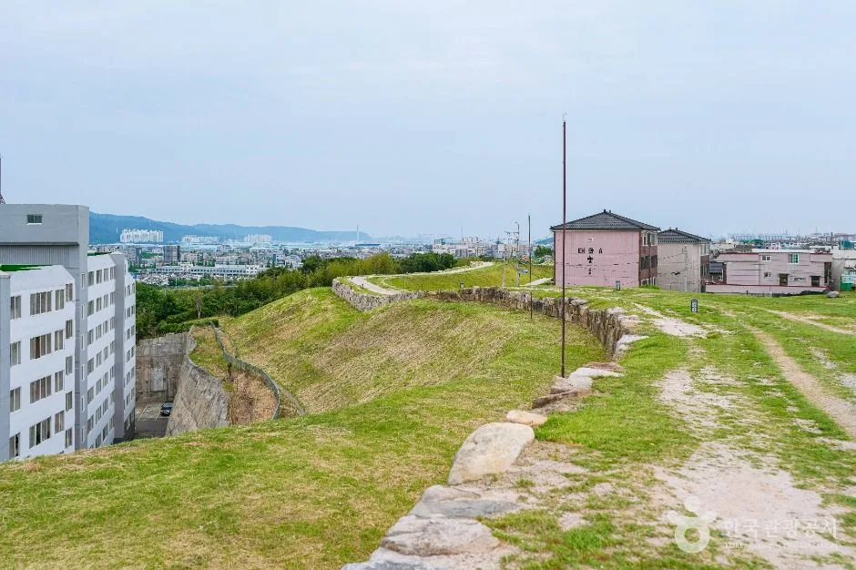 은빛 물결을 지나 세월의 결에 이르는 울산 기행_울산_중구_울산 경상좌도병영성_3.JPG
