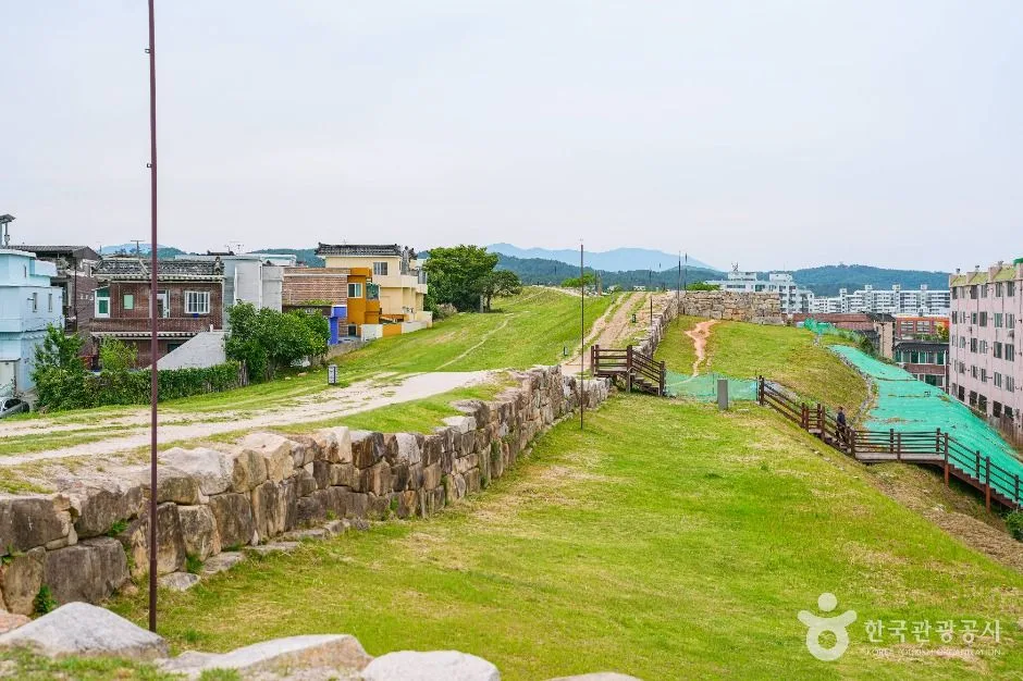 은빛 물결을 지나 세월의 결에 이르는 울산 기행_울산_중구_울산 경상좌도병영성_2.jpg
