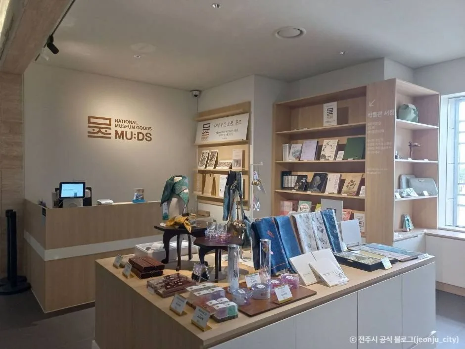 전북_전주_국립전주박물관_내부_2.jpg