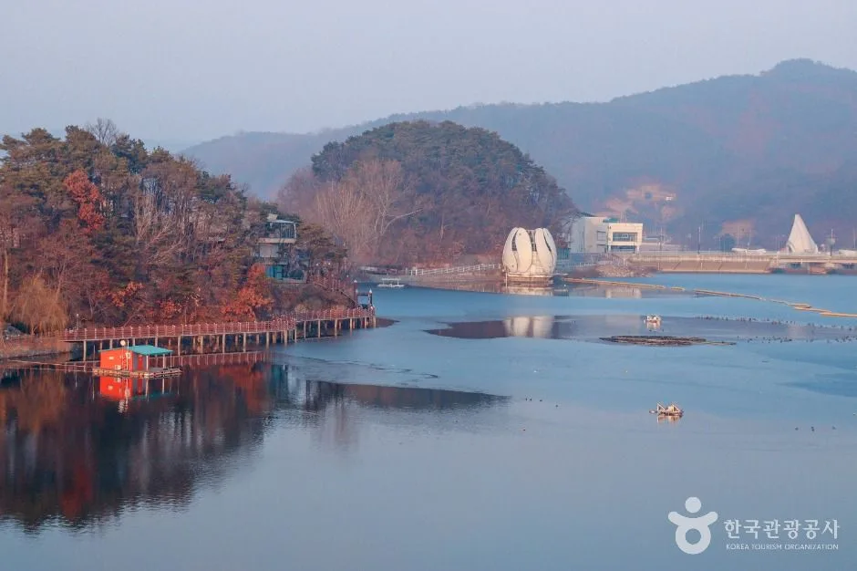 충남_예산_예당호 출렁다리(음악분수)_외부_3.jpg
