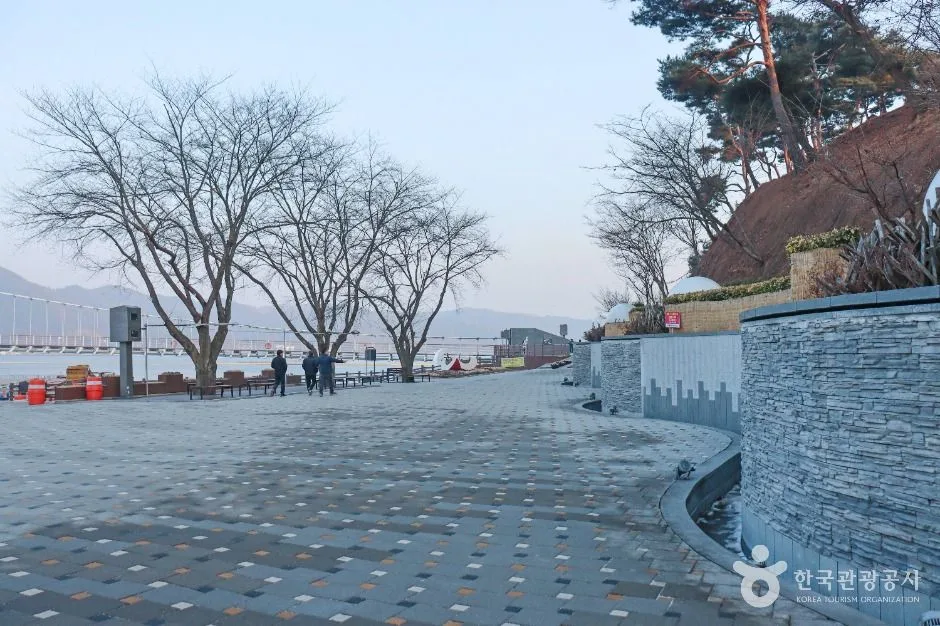 충남_예산_예당호 출렁다리(음악분수)_외부_6.jpg