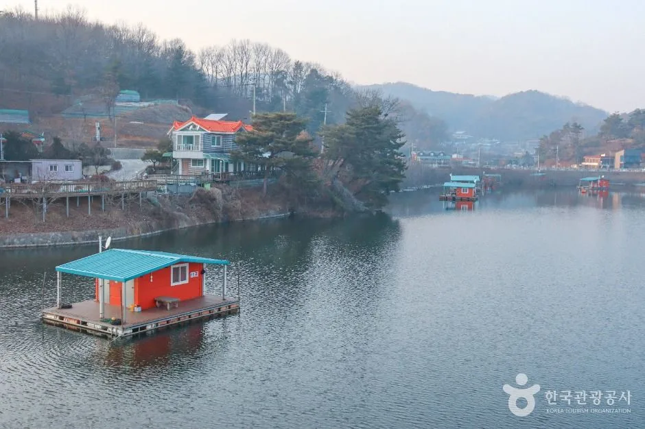 충남_예산_예당호 출렁다리(음악분수)_외부_2.jpg