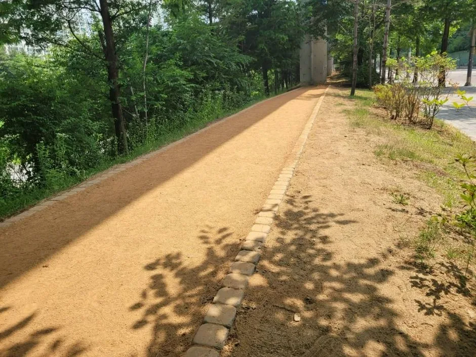 의정부_경기도청북부청사역 하부 맨발황톳길 (4)