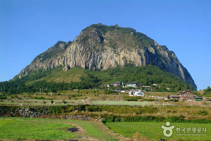 화산이 만든 비경을 찾아가는 탐험길
