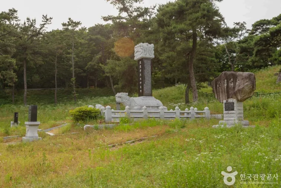 홍의장군 곽망우당 묘소 (2)