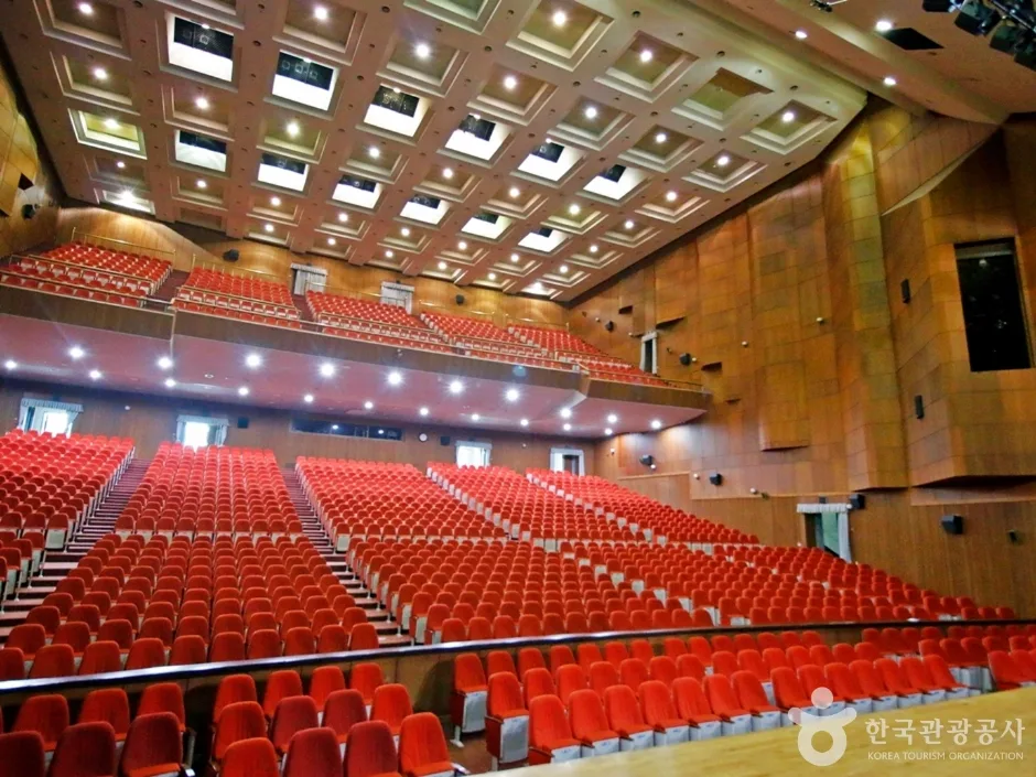 충남대학교 정심화국제문화회관 (5)
