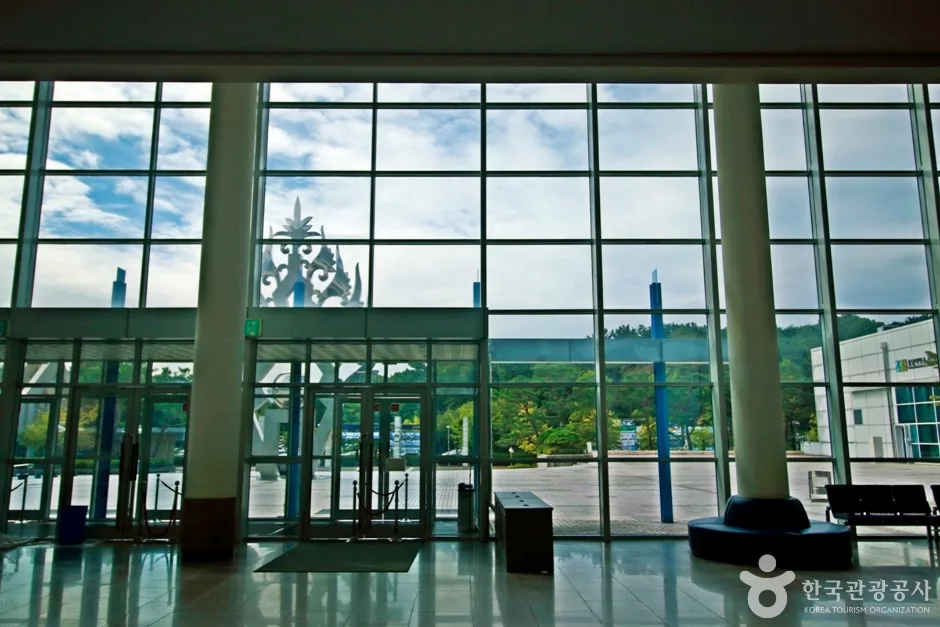 충남대학교 정심화국제문화회관 (1)