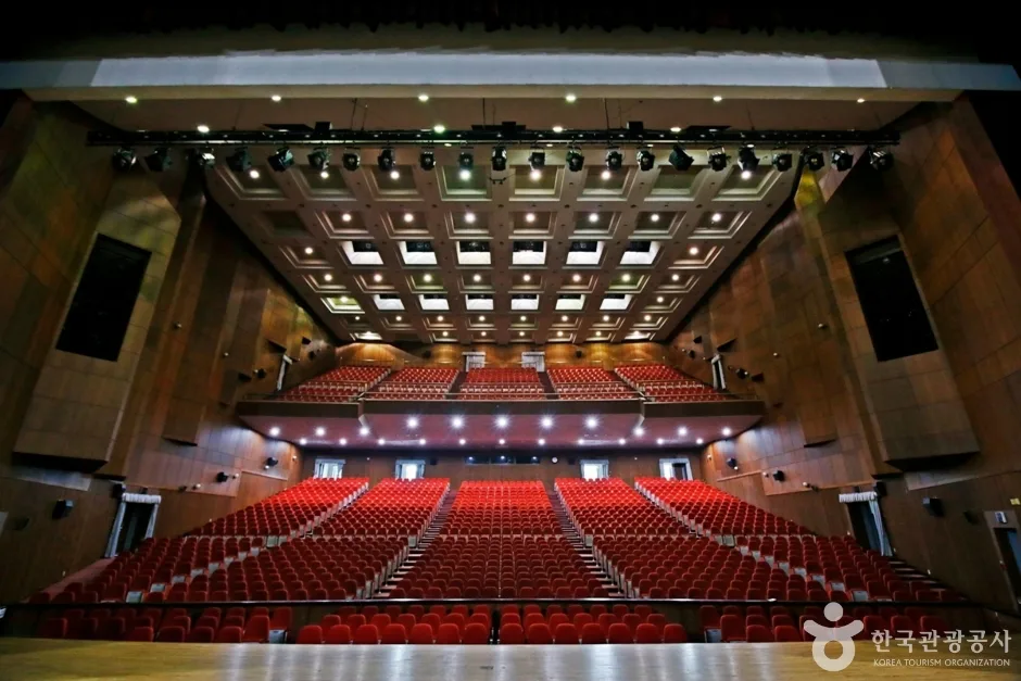 충남대학교 정심화국제문화회관 (13)